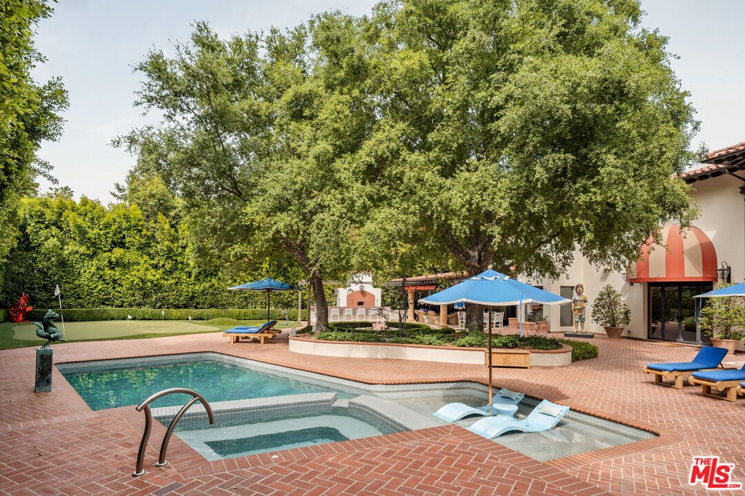 Exterior, Pool
