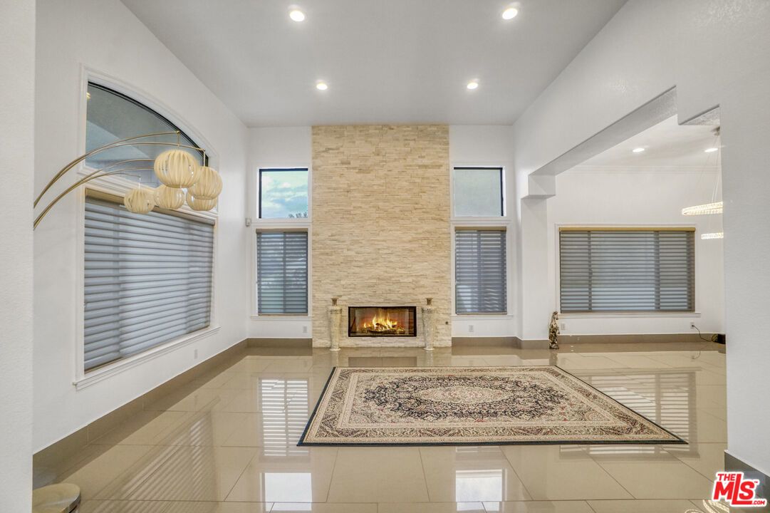 Fireplace, Interior, Recessed Lighting