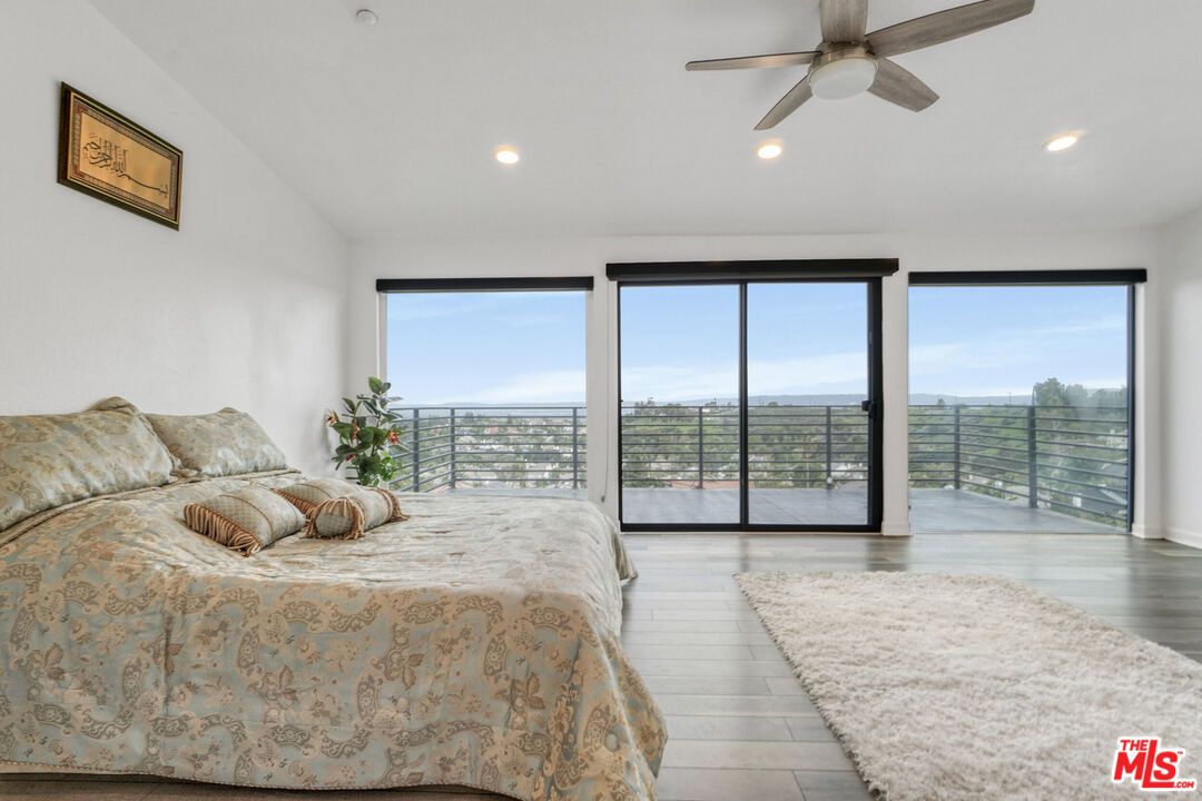 Bedroom, Interior, Recessed Lighting, Water, Wood Texture Flooring