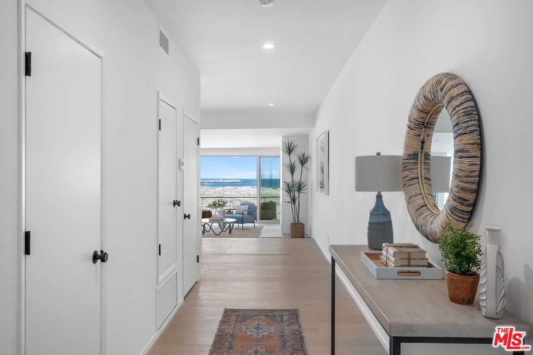 Interior, Recessed Lighting, Water, Wood Texture Flooring