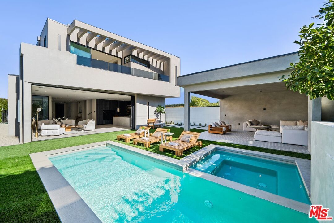 Backyard, Exterior, Pool