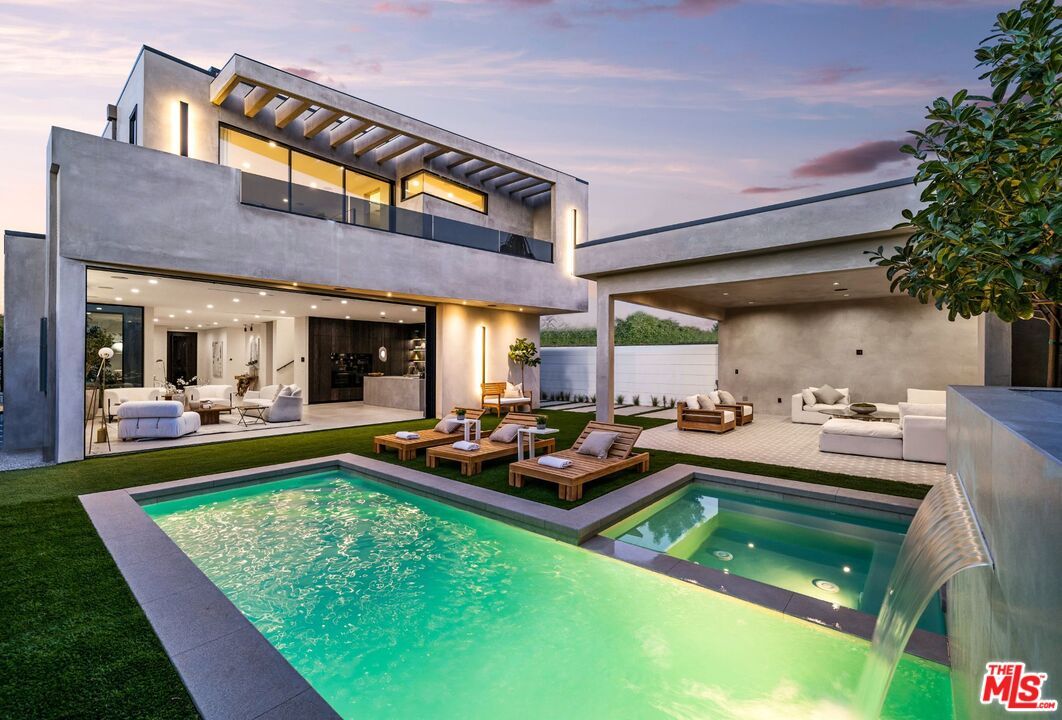 Backyard, Exterior, Pool