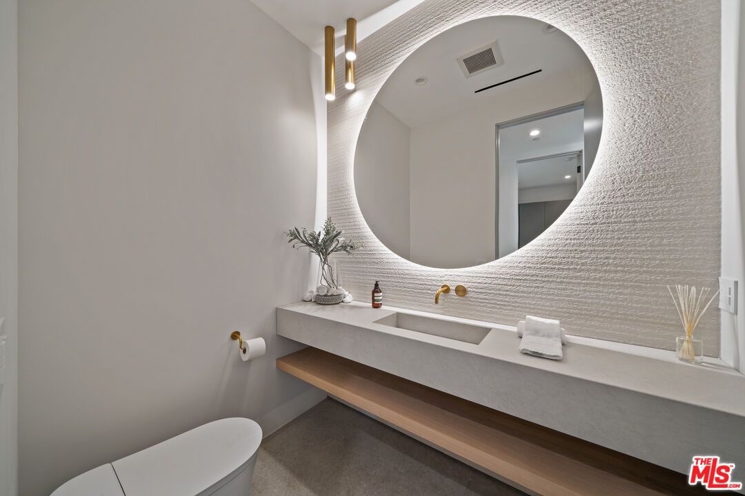 Bathroom, Interior, Recessed Lighting