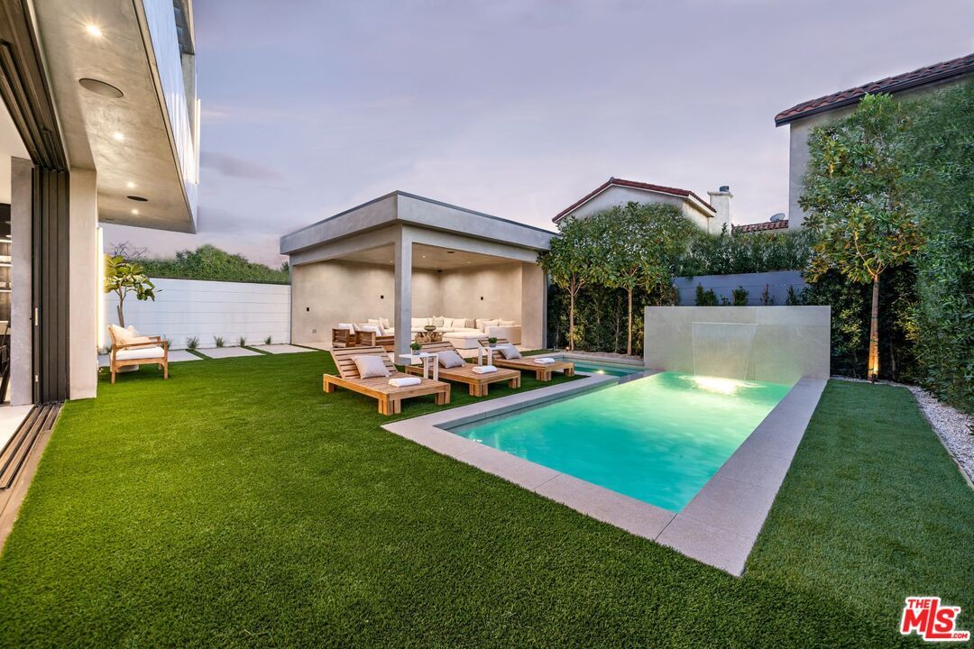 Backyard, Exterior, Pool