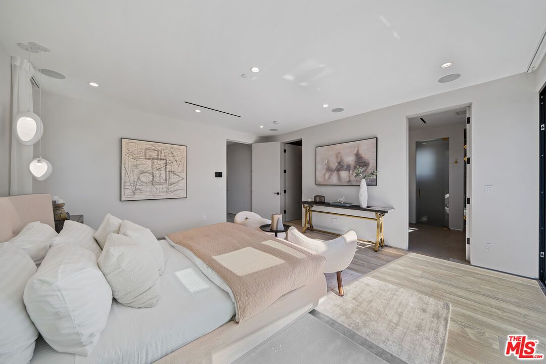 Bedroom, Interior, Pendant Lights, Recessed Lighting, Wood Texture Flooring