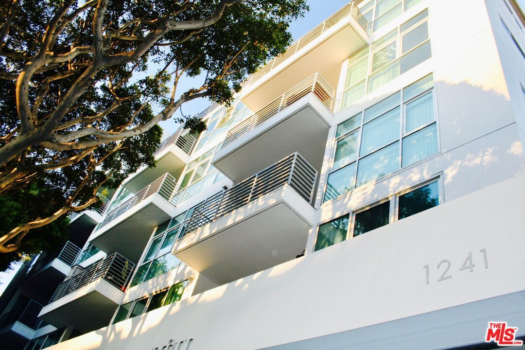 Exterior, Facade, None