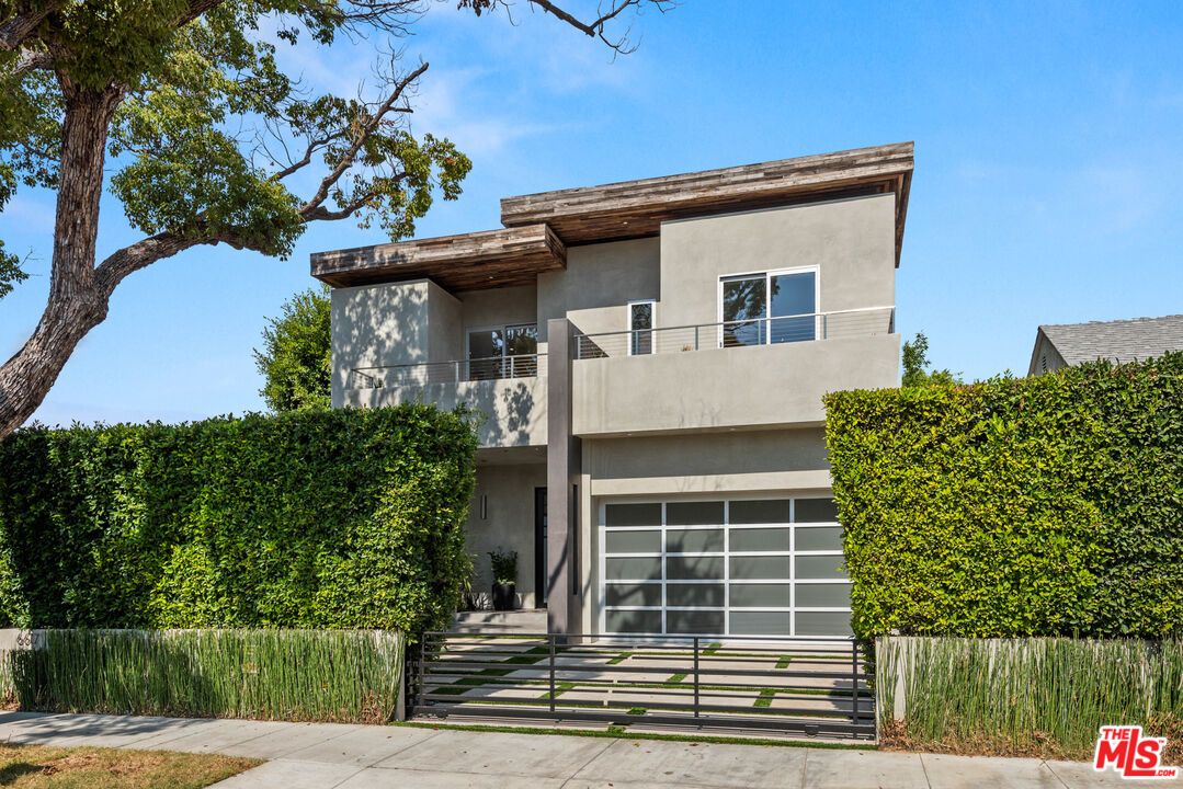 Attached, Exterior, Facade, Modern