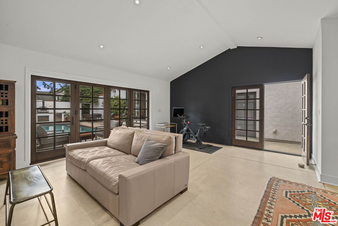 Fitness Equipment, Interior, Living room, Recessed Lighting
