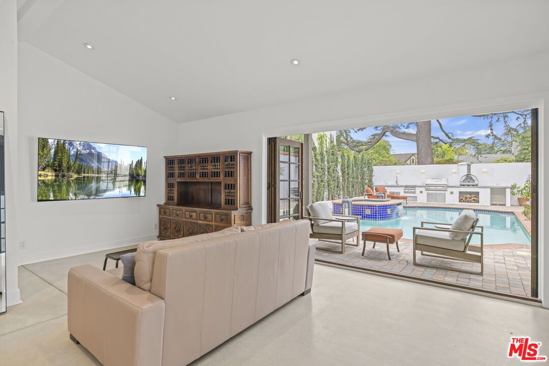 Interior, Living room, Pool, Recessed Lighting