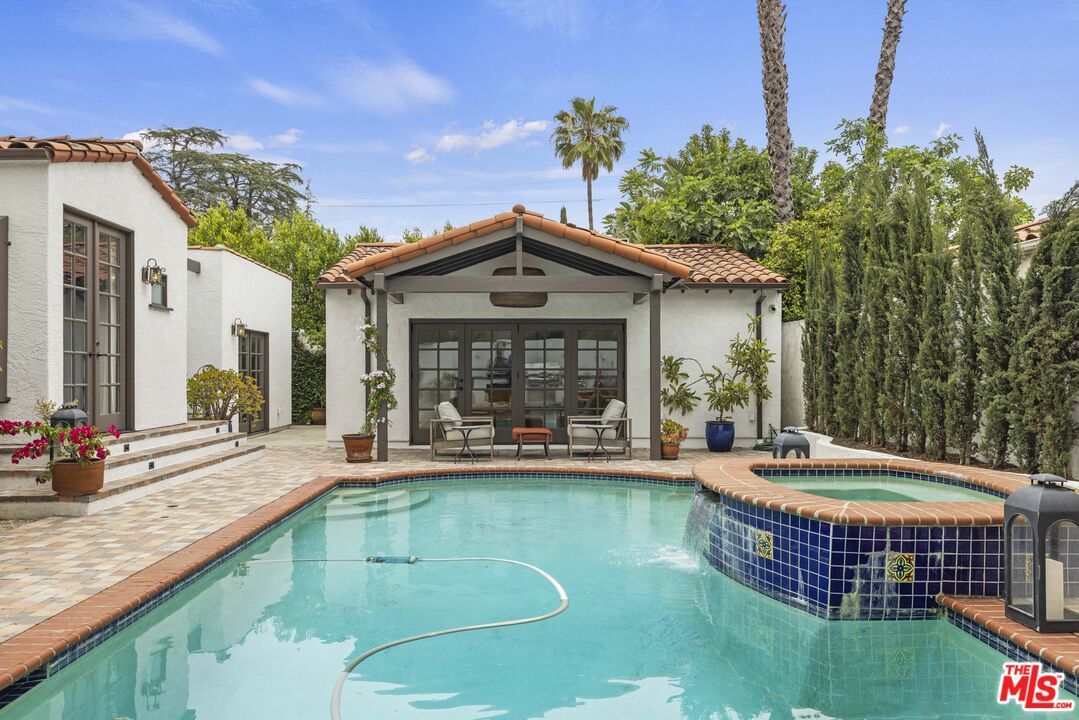 Exterior, Pool