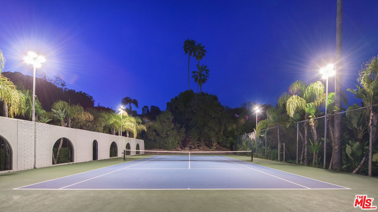 Exterior, Tennis Courts