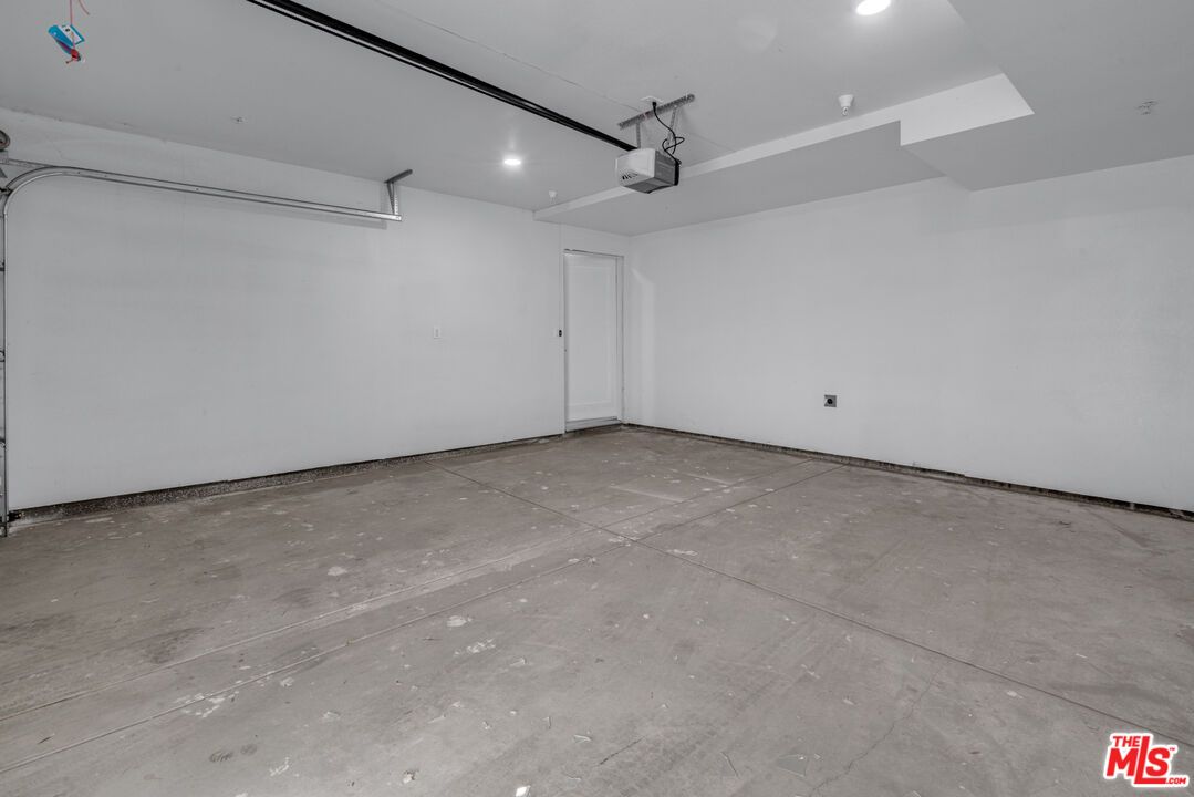 Garage, Interior