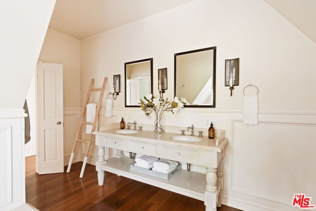Bathroom, Dual Sink Vanities, Interior, Wood Texture Flooring