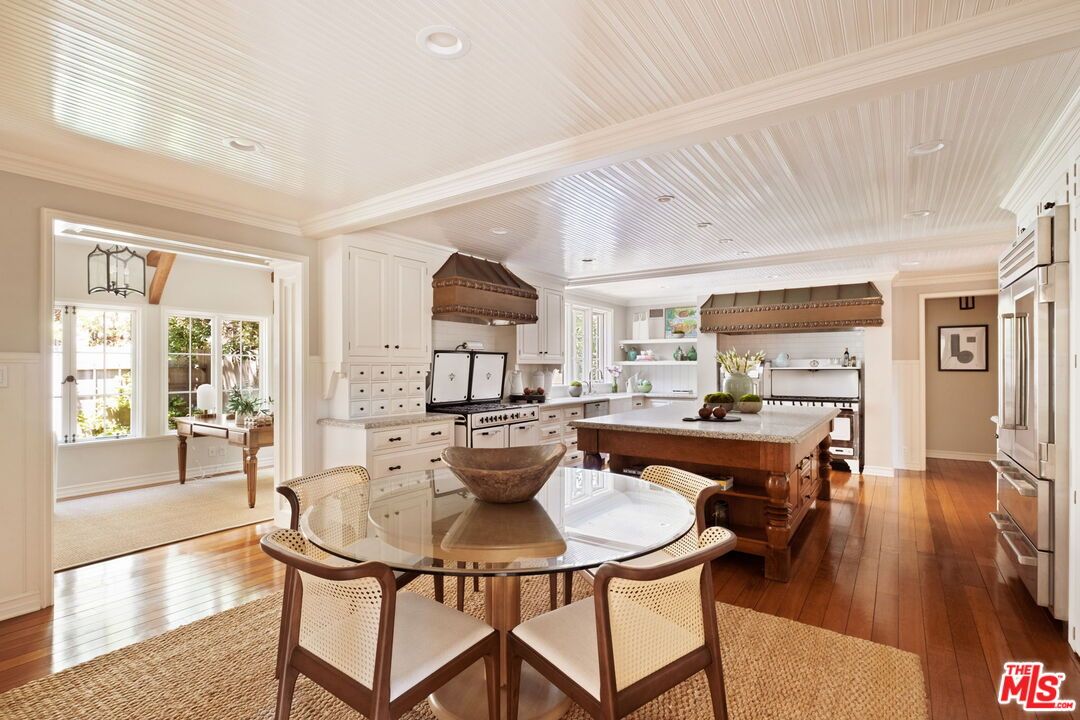 Dining room, Interior, Kitchen, Recessed Lighting, Stainless Steel Appliances, Wood Texture Flooring