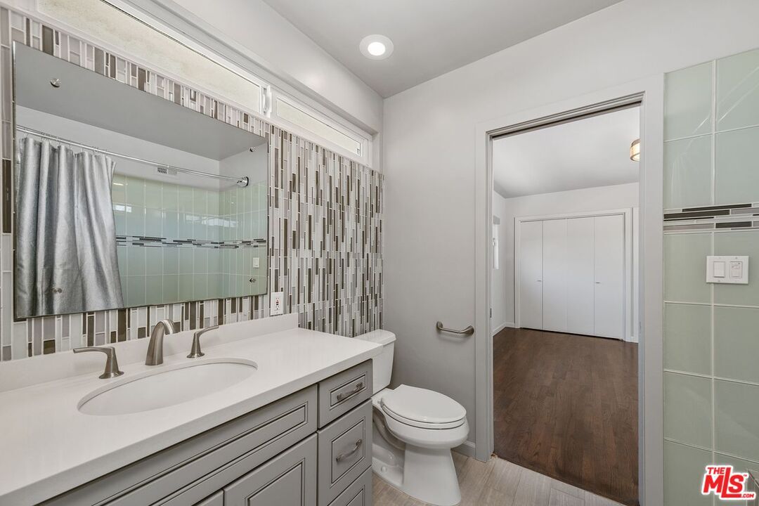 Bathroom, Interior, Recessed Lighting, Wood Texture Flooring