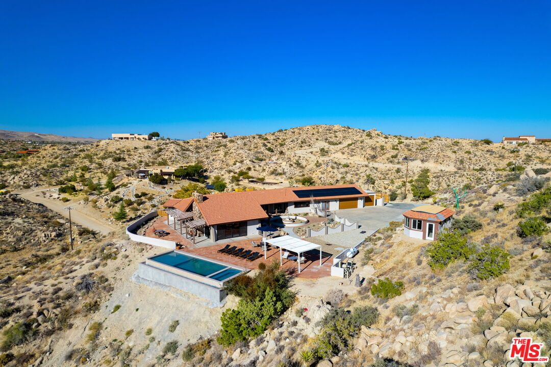 Exterior, Drone
