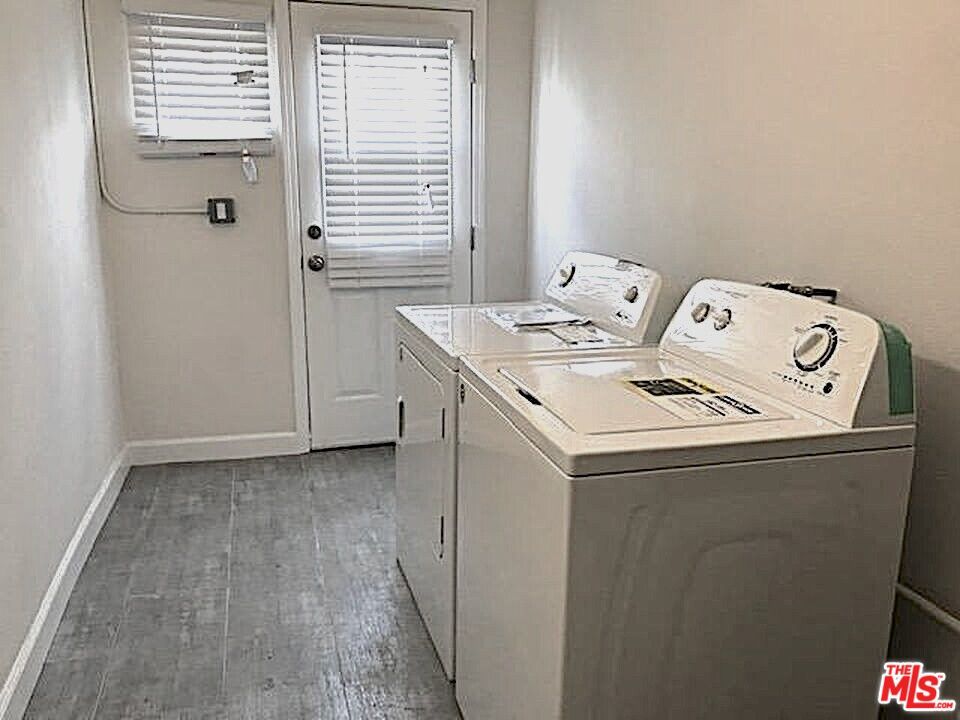 Interior, Washer, Wood Texture Flooring