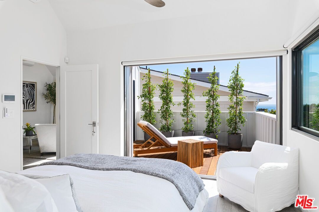 Bedroom, Interior, Water, Wood Texture Flooring