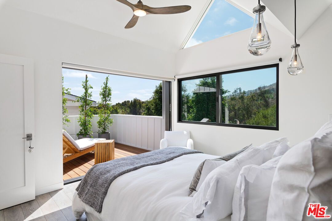 Bedroom, Interior, Pendant Lights, Wood Texture Flooring