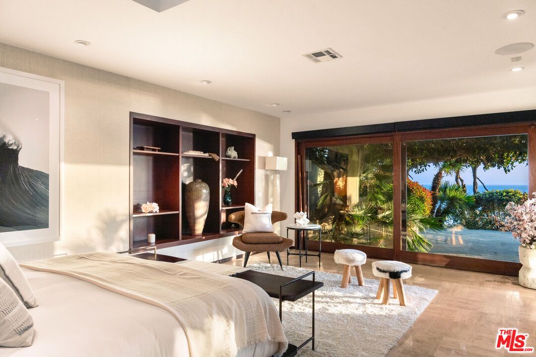 Bedroom, Interior, Recessed Lighting, Water