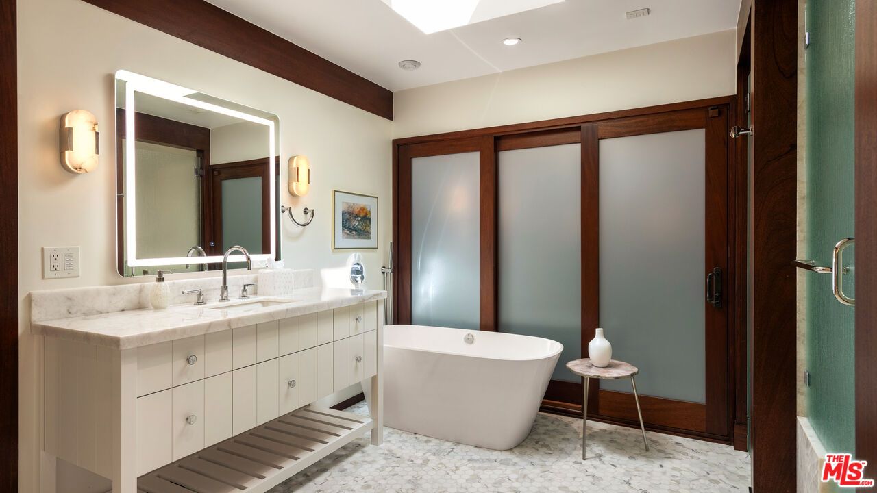 Bathroom, Dual Sink Vanities, Free Standing Baths, Interior, Recessed Lighting