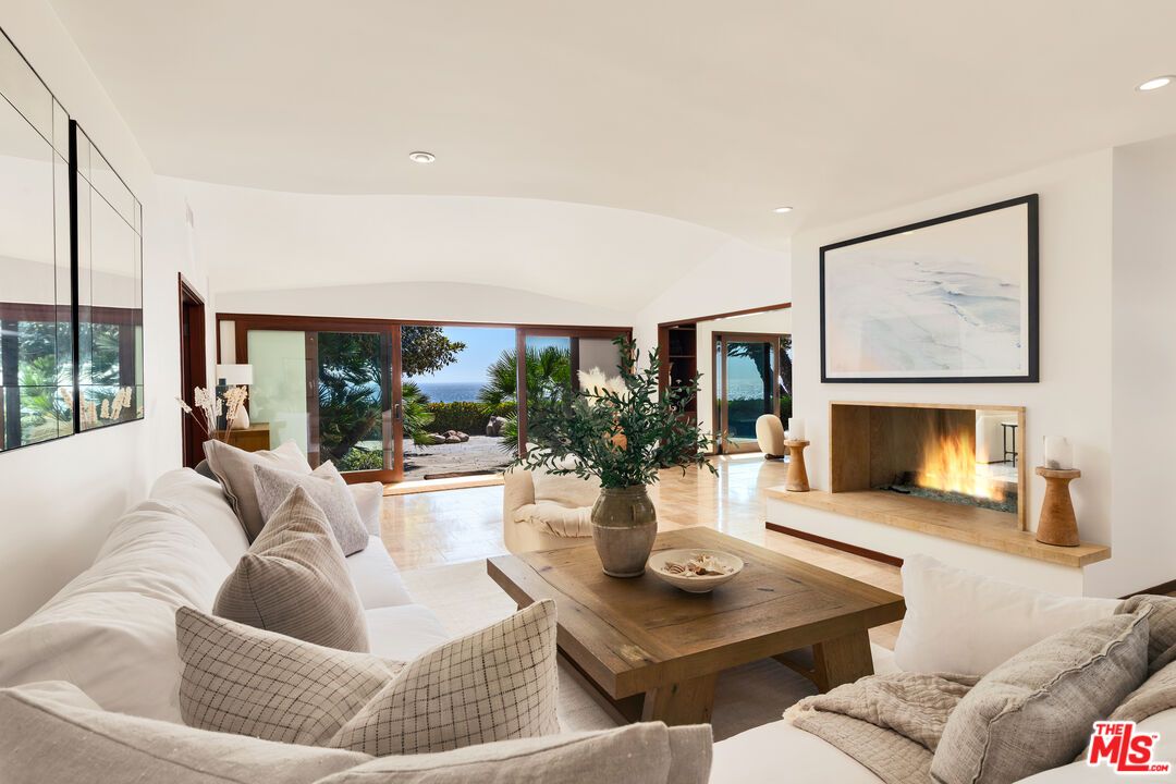 Fireplace, Interior, Living room, Recessed Lighting, Water