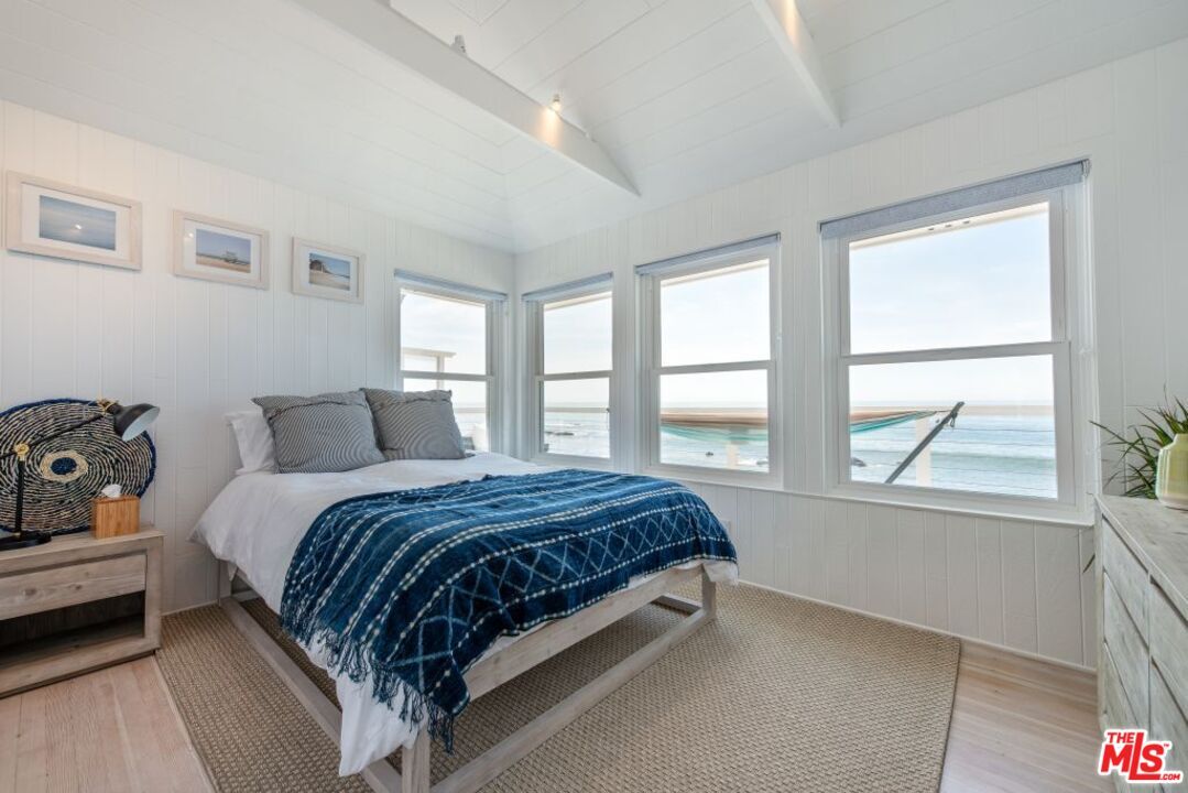 Bedroom, Interior, Water, Wood Texture Flooring