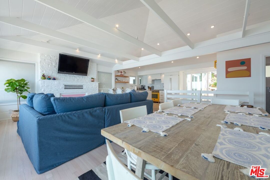 Dining room, Interior, Living room, Recessed Lighting, Wood Texture Flooring