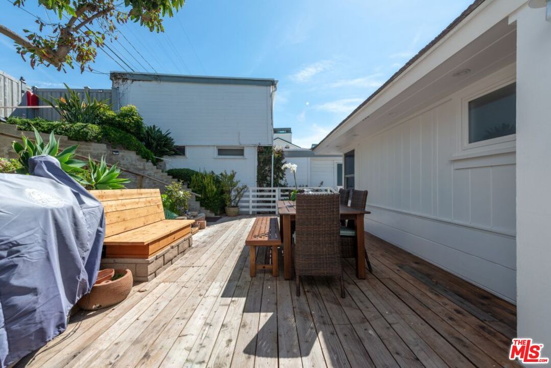 Exterior, Wood Texture Flooring