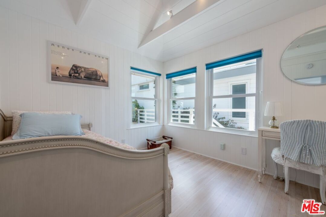 Bedroom, Interior, Water, Wood Texture Flooring