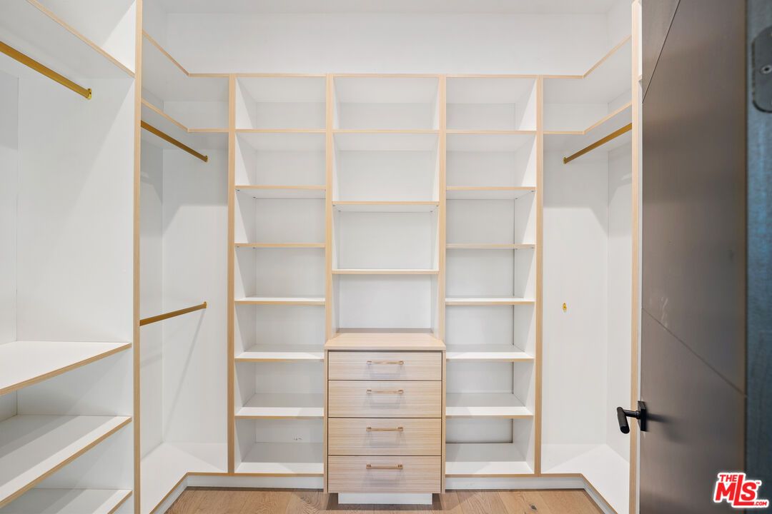 Interior, Walk-in Closets, Wood Texture Flooring
