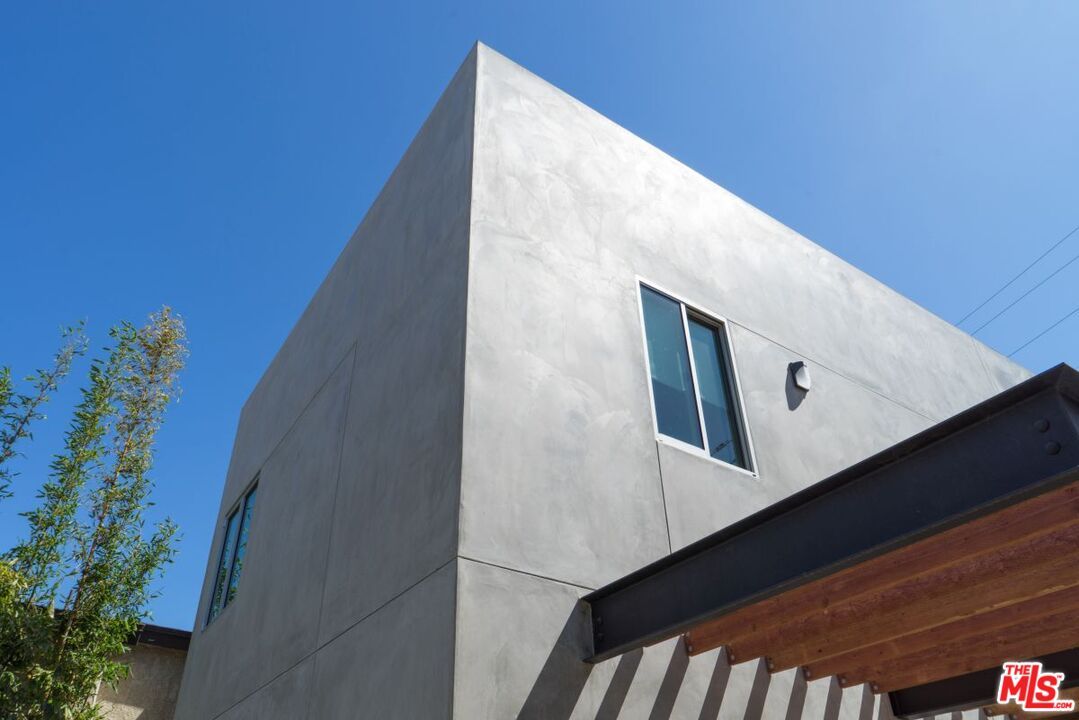 Exterior, Facade, None