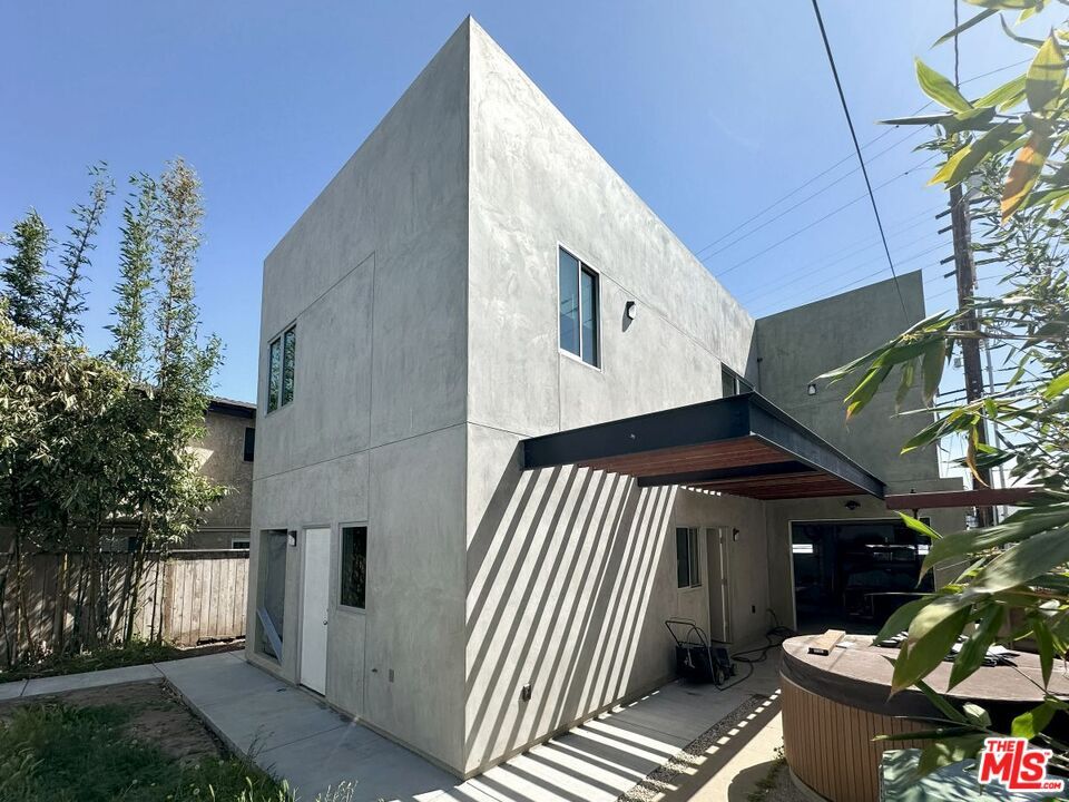 Exterior, Facade, None