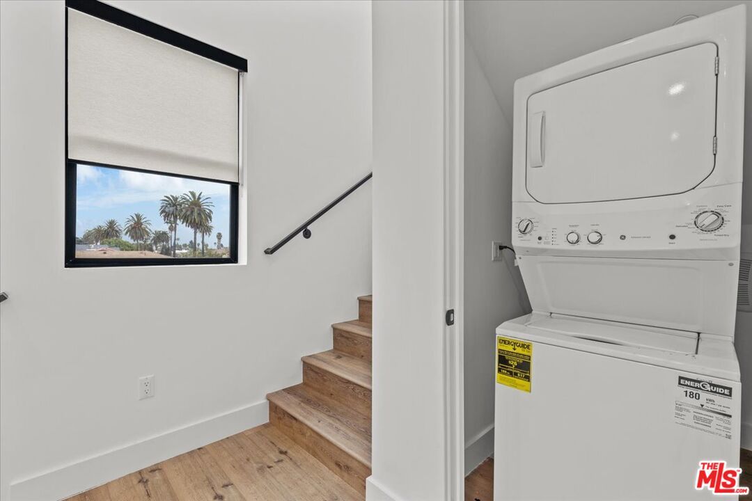 Interior, Utility Closets, Washer, Wood Texture Flooring