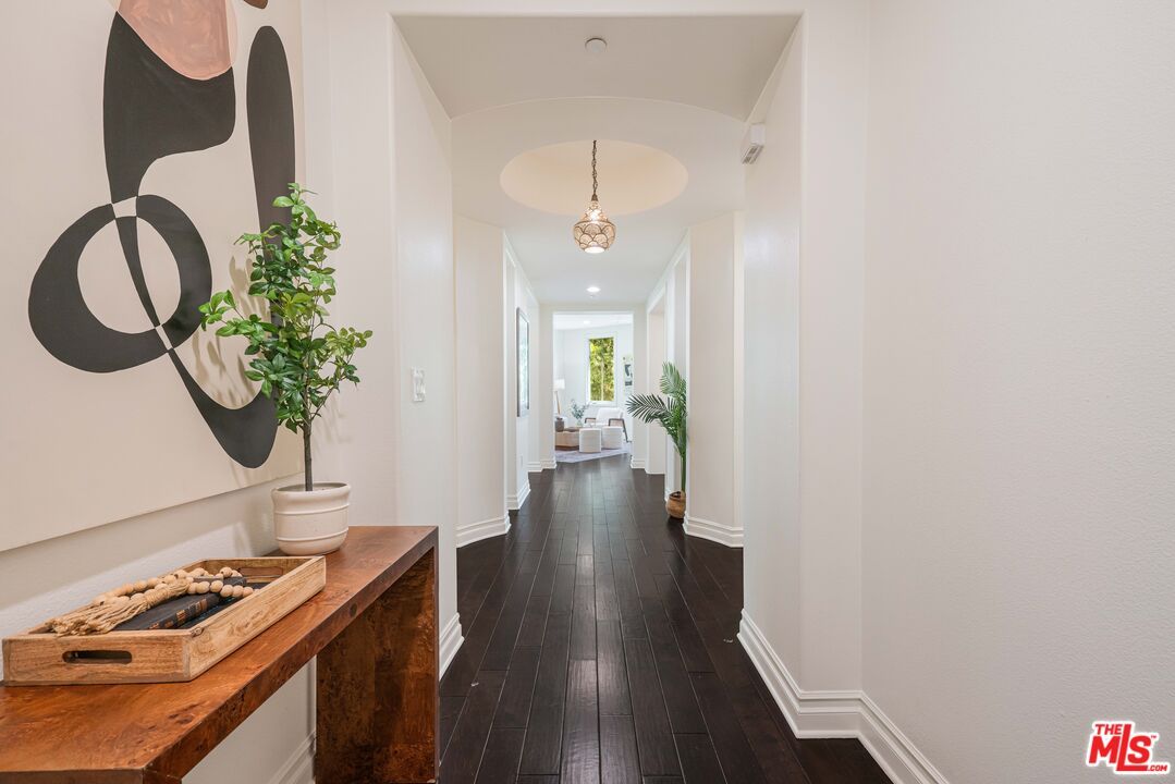 Interior, Pendant Lights, Wood Texture Flooring