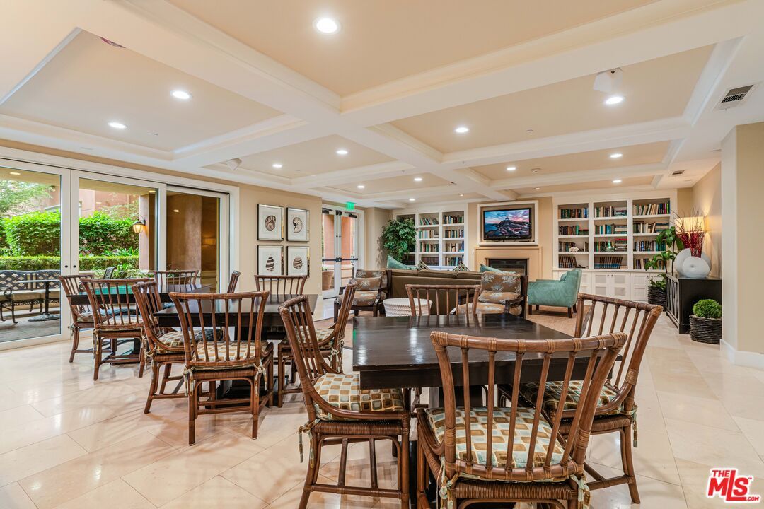 Dining room, Fireplace, Interior, Recessed Lighting