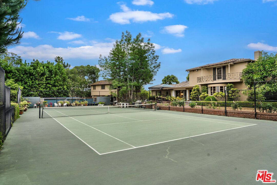 Exterior, Tennis Courts