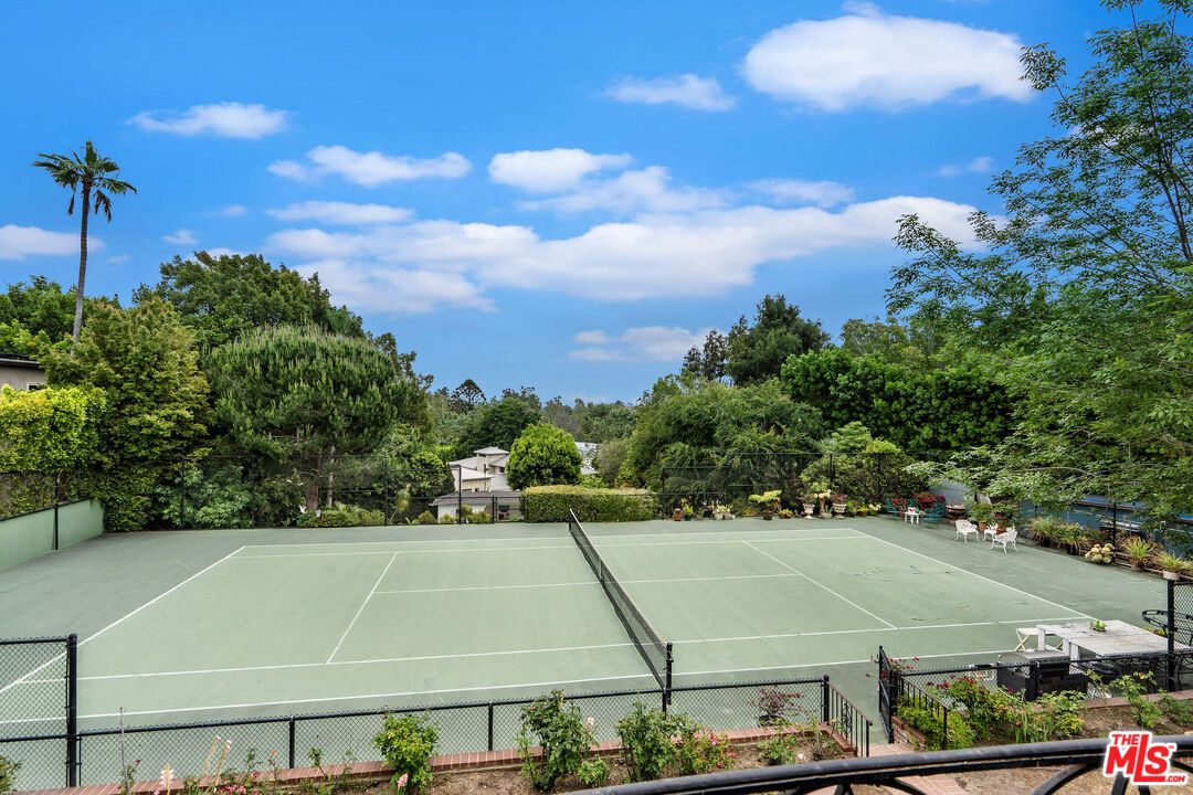 Exterior, Tennis Courts