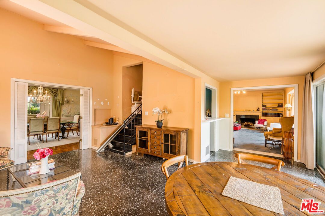 Chandelier, Dining room, Interior, Living room