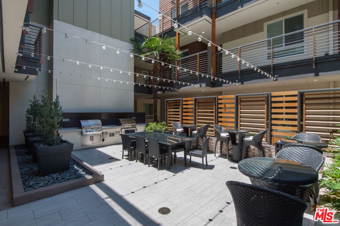 Exterior, Outdoor Kitchen