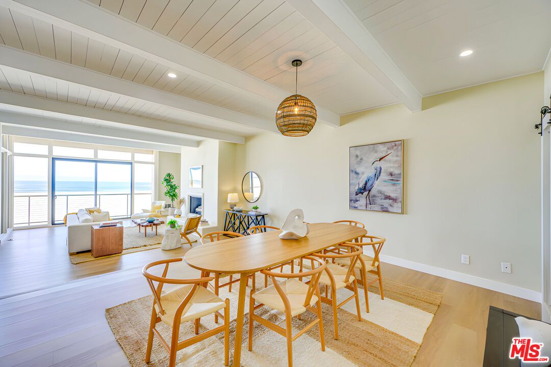 Dining room, Interior, Living room, Pendant Lights, Recessed Lighting, Water, Wood Texture Flooring