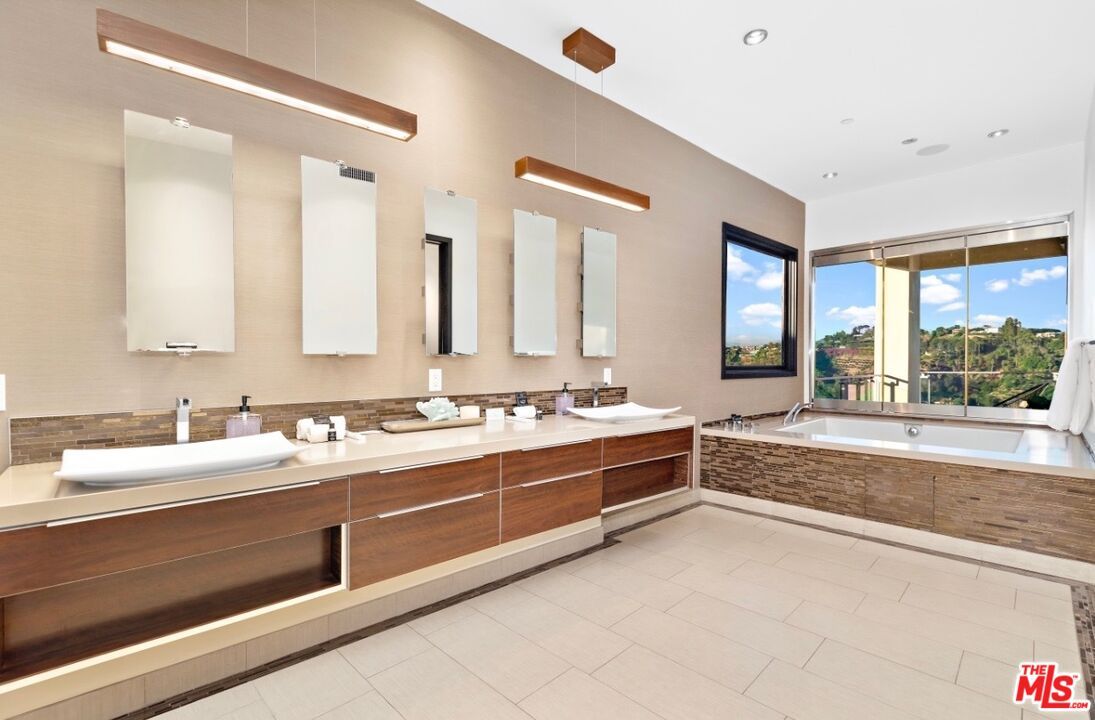 Bathroom, Dual Sink Vanities, Interior, Pendant Lights, Recessed Lighting