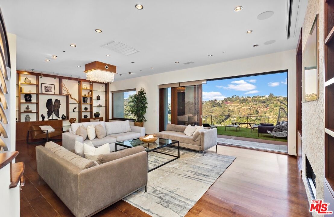 Chandelier, Dining room, Interior, Living room, Recessed Lighting, Wood Texture Flooring