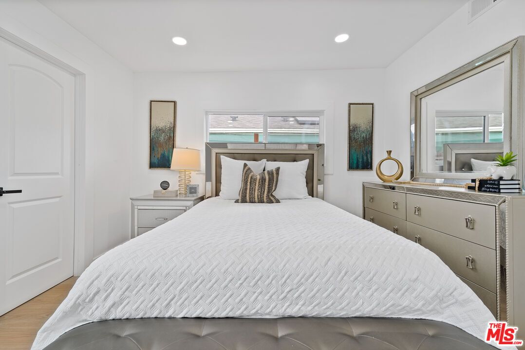 Bedroom, Interior, Recessed Lighting, Water, Wood Texture Flooring