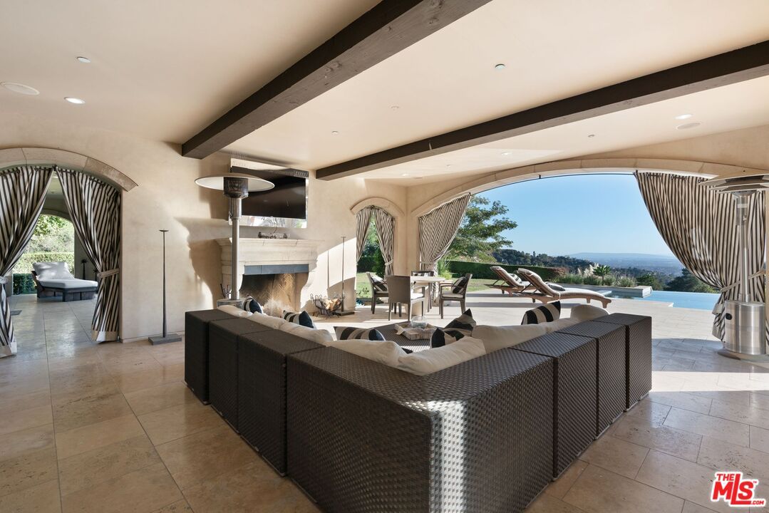 Exterior, Fireplace, Living room, Recessed Lighting, Water