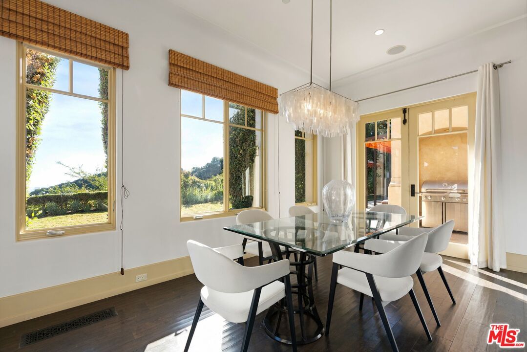 Chandelier, Dining room, Interior, Recessed Lighting, Wood Texture Flooring