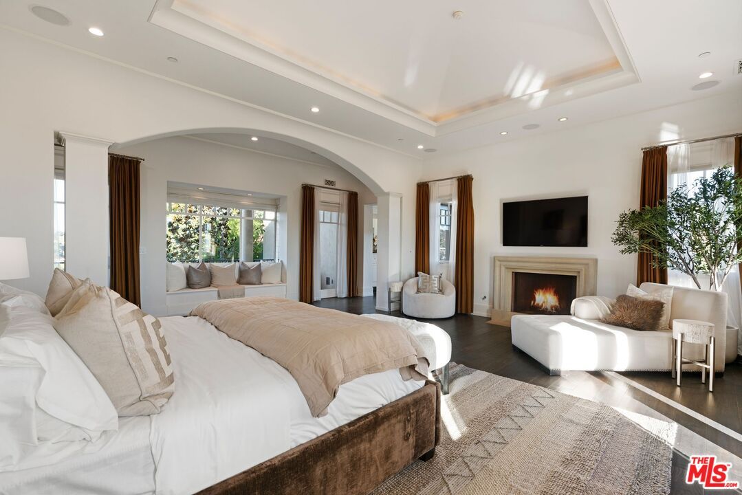 Bedroom, Fireplace, Interior, Recessed Lighting, Wood Texture Flooring