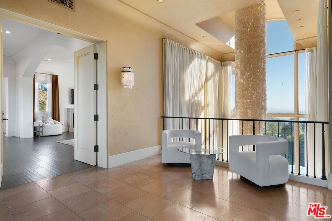 Interior, Recessed Lighting, Water, Wood Texture Flooring