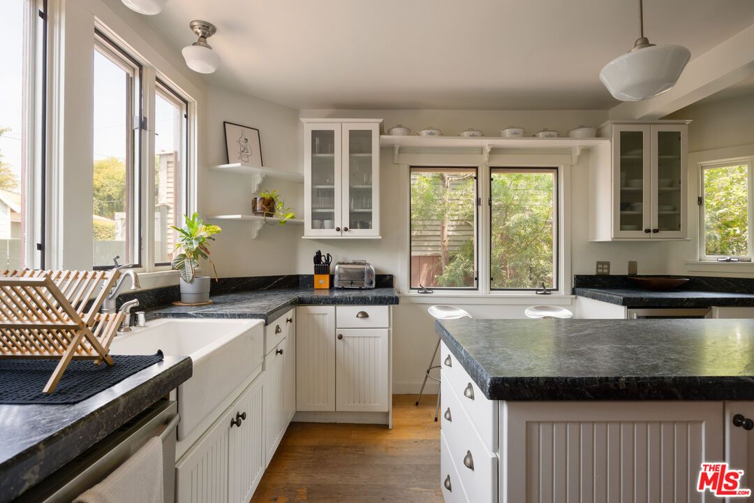 Interior, Kitchen, Pendant Lights, Wood Texture Flooring