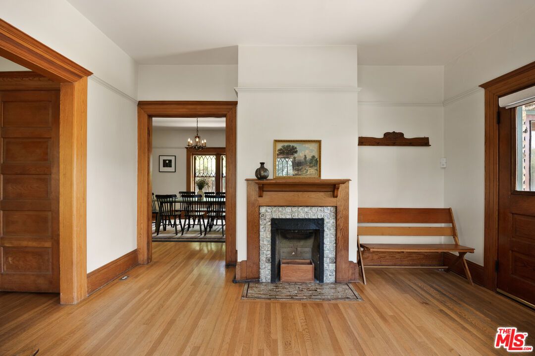 Chandelier, Dining room, Fireplace, Interior, Wood Texture Flooring